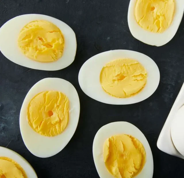 HOW TO BOIL EGGS